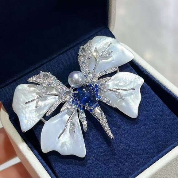 Genuine Shell Shimmering Insect Pin - Picture 1 of 4